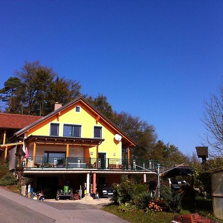 Апартаменти Gaestehaus Schmid Sankt Johann im Saggautal Екстер'єр фото