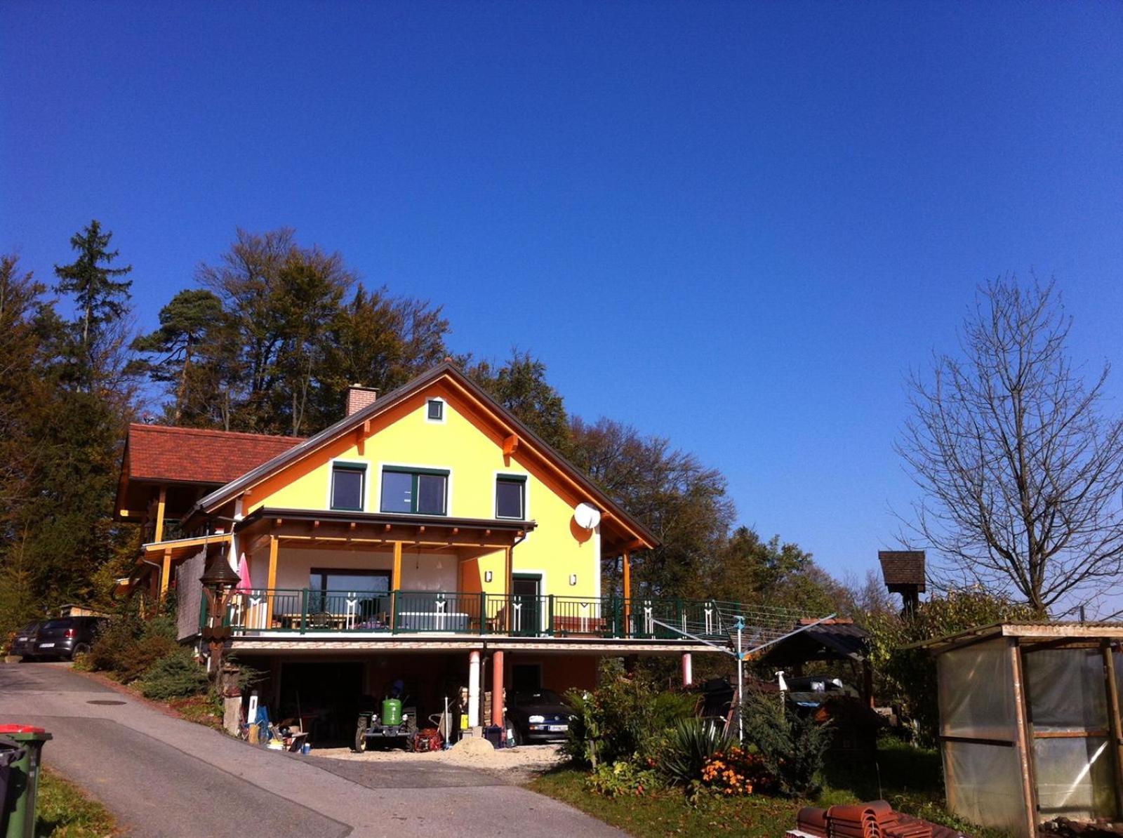 Апартаменти Gaestehaus Schmid Sankt Johann im Saggautal Екстер'єр фото