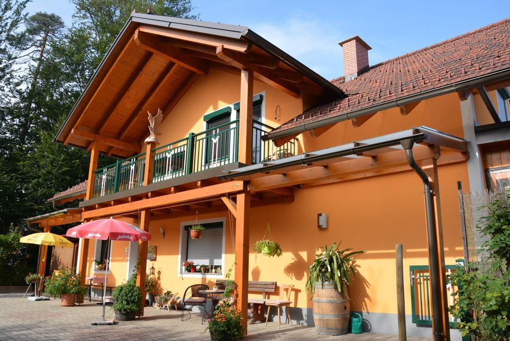 Gaestehaus Schmid Sankt Johann im Saggautal Екстер'єр фото